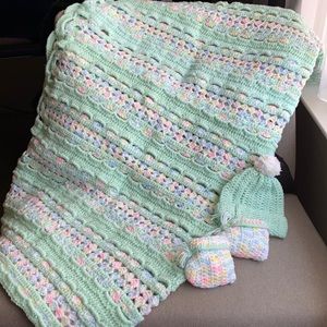 BRAND NEW crochet gender neutral newborn gift set